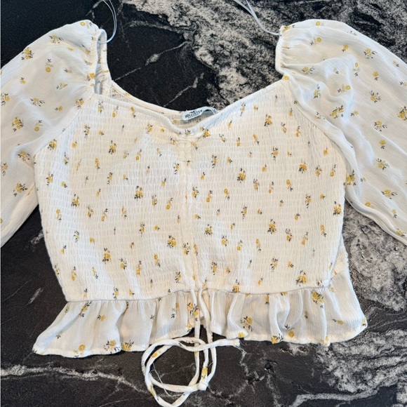 Hollister soft white top with yellow flowers L - Picture 4 of 8